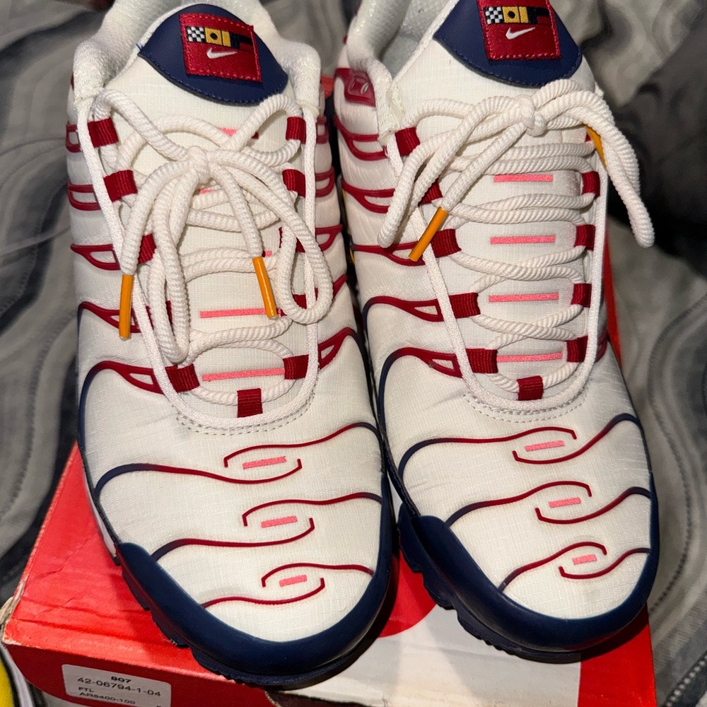 Nike Air Max Plus in Sail and University Gold